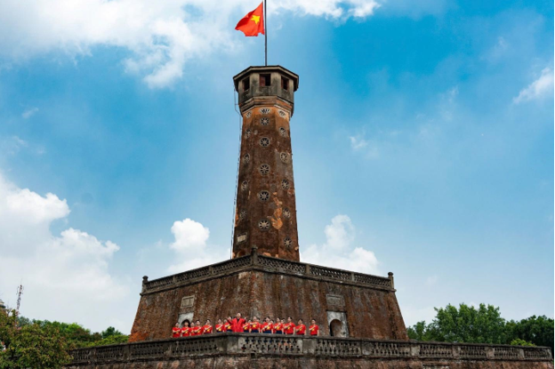 Điều g&#236; khiến MV Việt Nam – Tự h&#224;o tiếp bước tương lai “phủ đỏ” mạng x&#227; hội - Ảnh 1