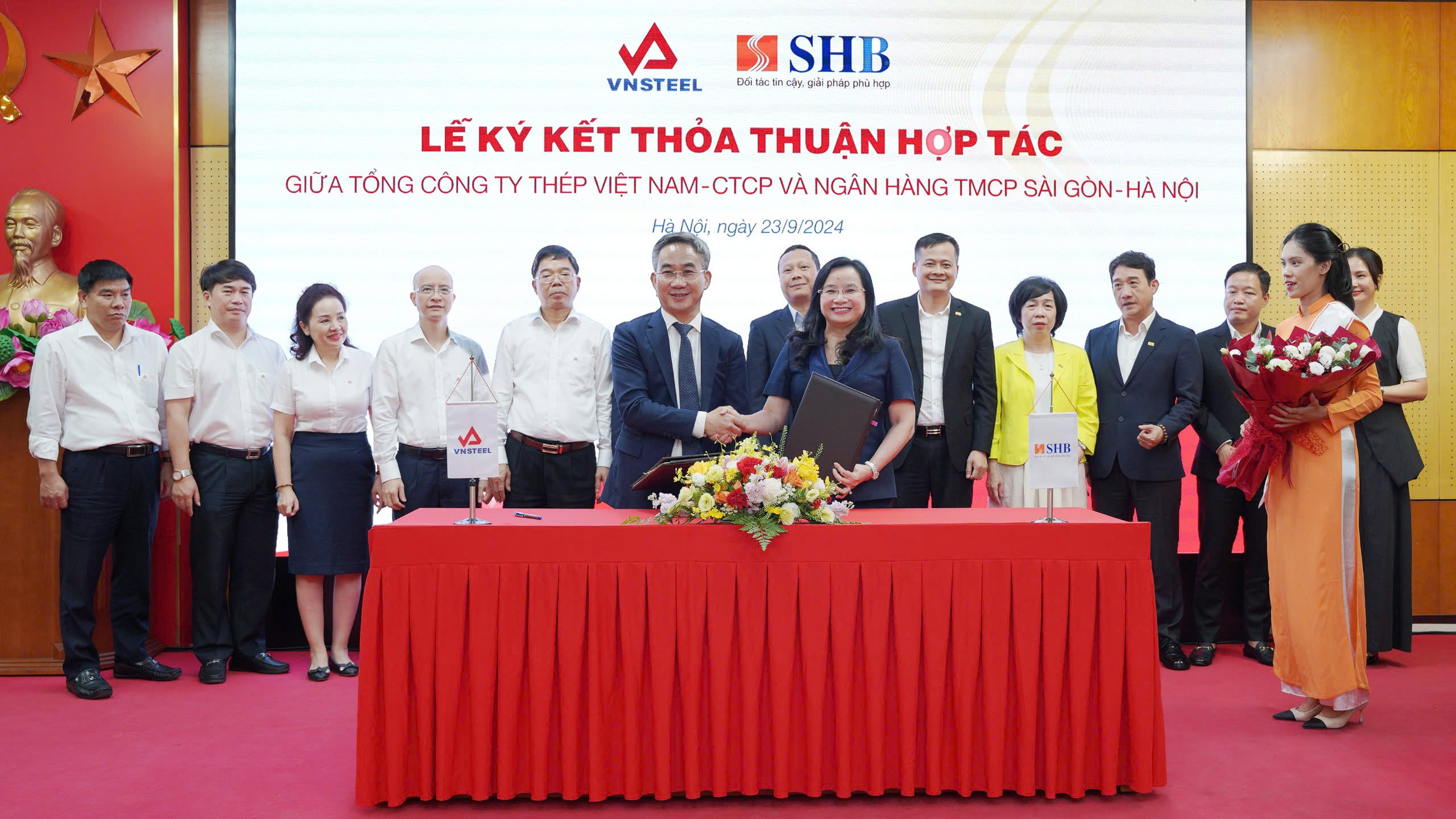 Lễ k&yacute; kết thỏa thuận hợp t&aacute;c đ&aacute;nh dấu bước tiến quan trọng, thắt chặt hơn mối quan hệ s&acirc;u rộng giữa SHB v&agrave; VNSTEEL