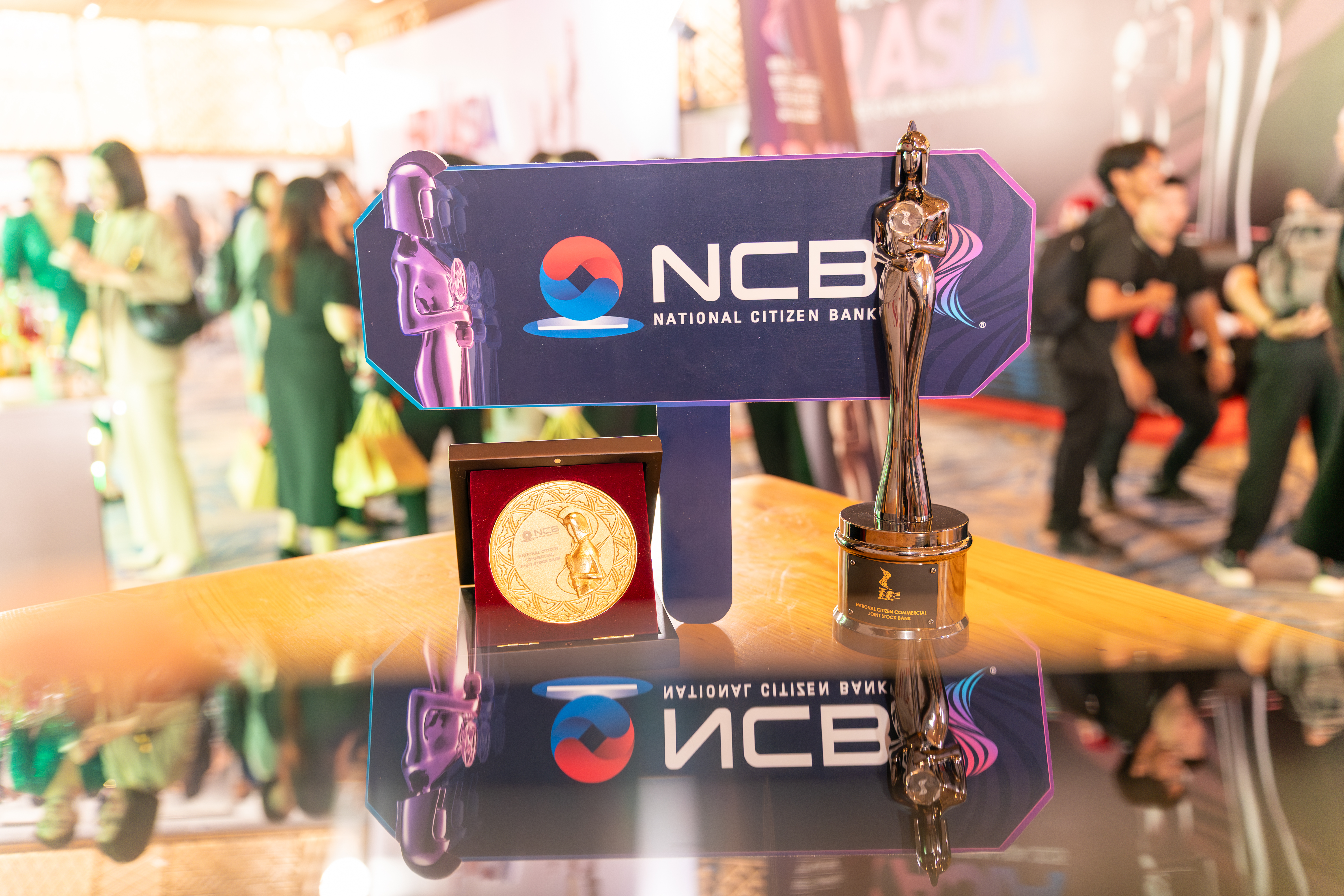 NCB đ&atilde; nhận c&uacute; đ&uacute;p giải thưởng tại HR Asia Awards 2025