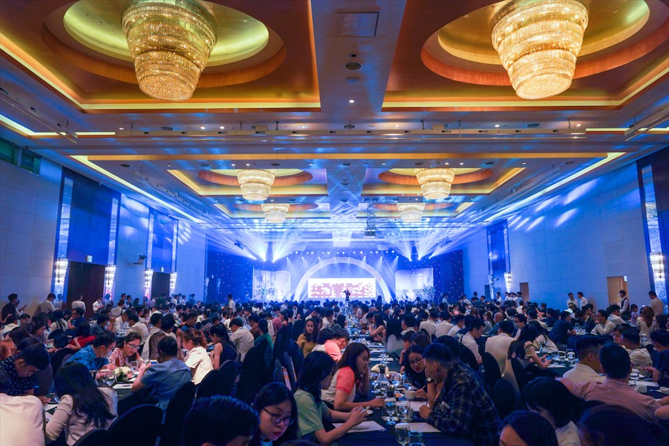 Sự kiện mở b&aacute;n c&aacute;c căn hộ t&ograve;a The Lake Premium của dự &aacute;n Imperia Smart City thu h&uacute;t h&agrave;ng ngh&igrave;n người tham dự.