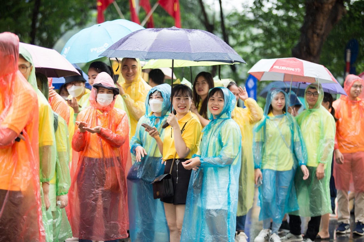 D&ugrave; trời mưa, điểm cầu H&agrave; Nội vẫn &ldquo;n&oacute;ng&rdquo; bởi kh&ocirc;ng kh&iacute; &ldquo;Never Still &ndash; H&ograve;a nhịp chuyển động&rdquo;