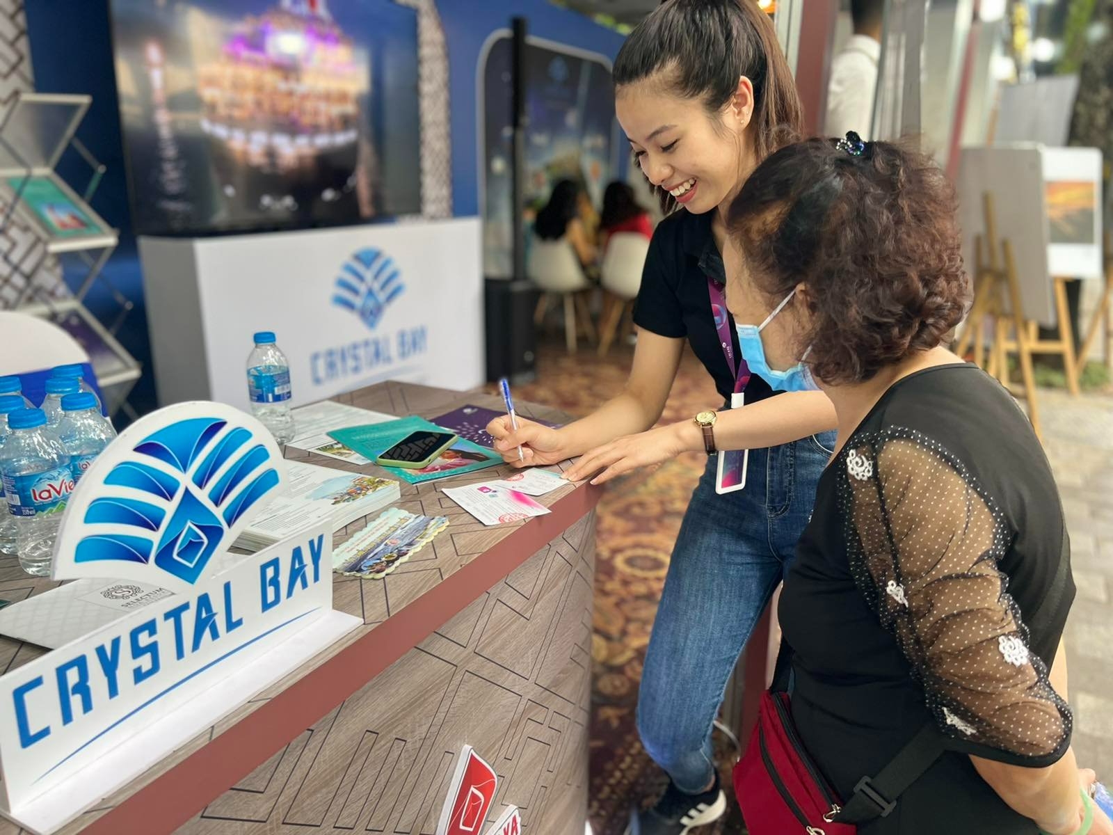 Gian h&agrave;ng của Tập đo&agrave;n du lịch Crystal Bay h&uacute;t du kh&aacute;ch với những dự &aacute;n nghỉ dưỡng 5 sao c&ugrave;ng nhiều trải nghiệm mới lạ.