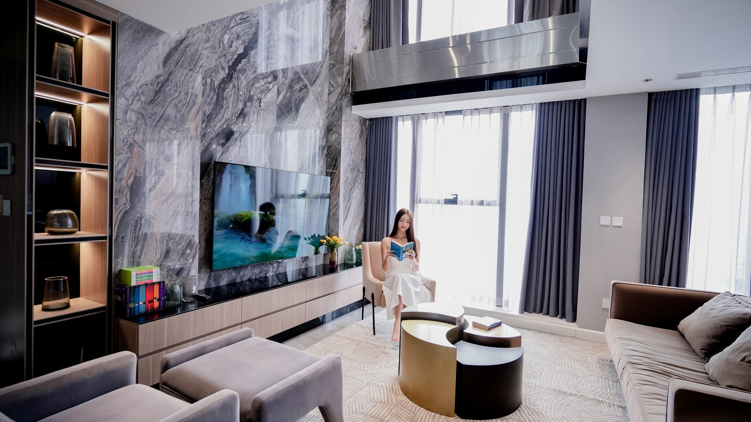 Thiết kế k&iacute;nh bao trọn mặt ngo&agrave;i gi&uacute;p n&agrave;ng hậu tận hưởng tầm nh&igrave;n hướng s&ocirc;ng tuyệt đẹp