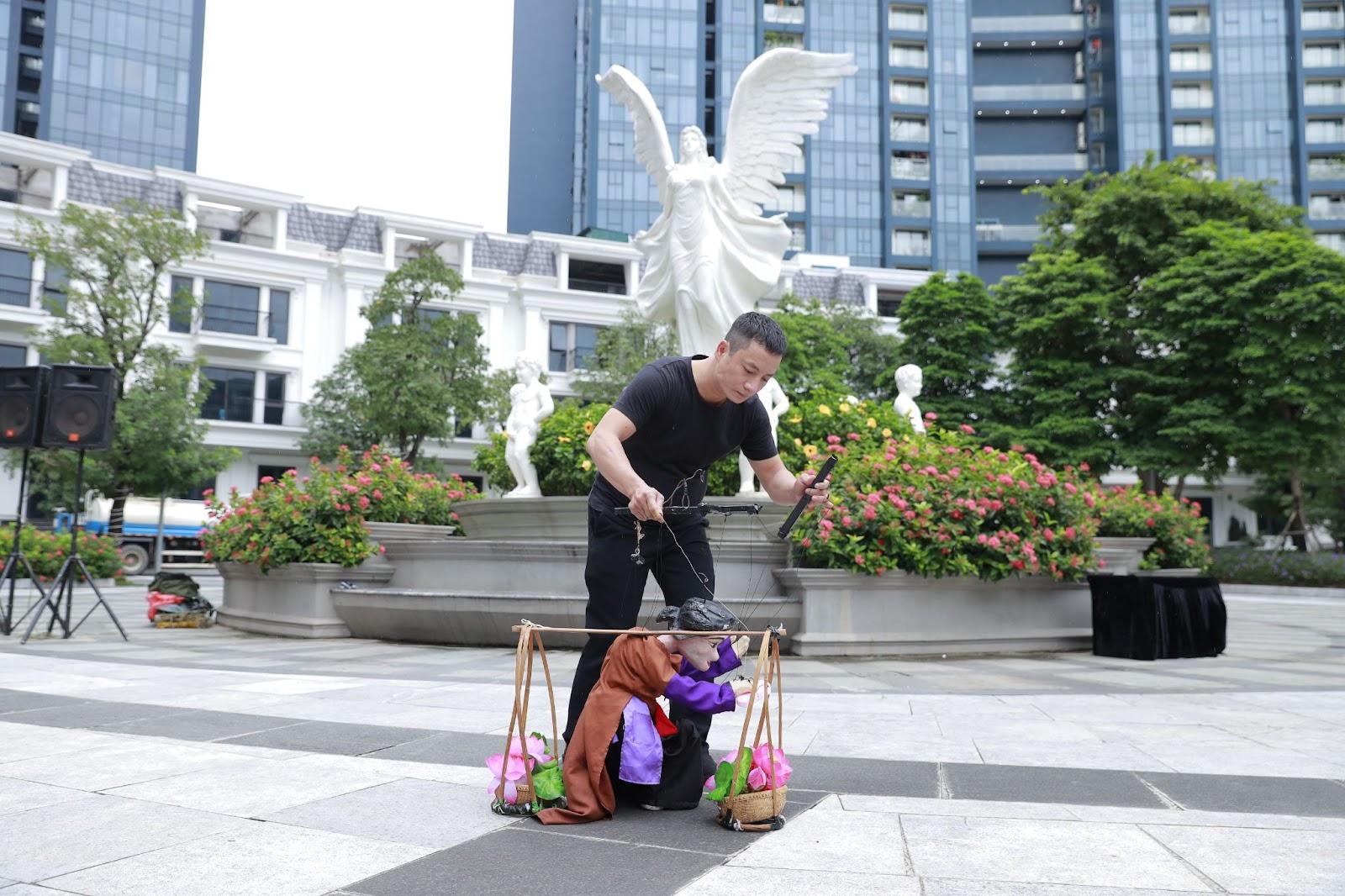 M&agrave;n tr&igrave;nh diễn m&uacute;a rối thu h&uacute;t sự ch&uacute; &yacute; c&aacute;c cư d&acirc;n nh&iacute; Sunshine City