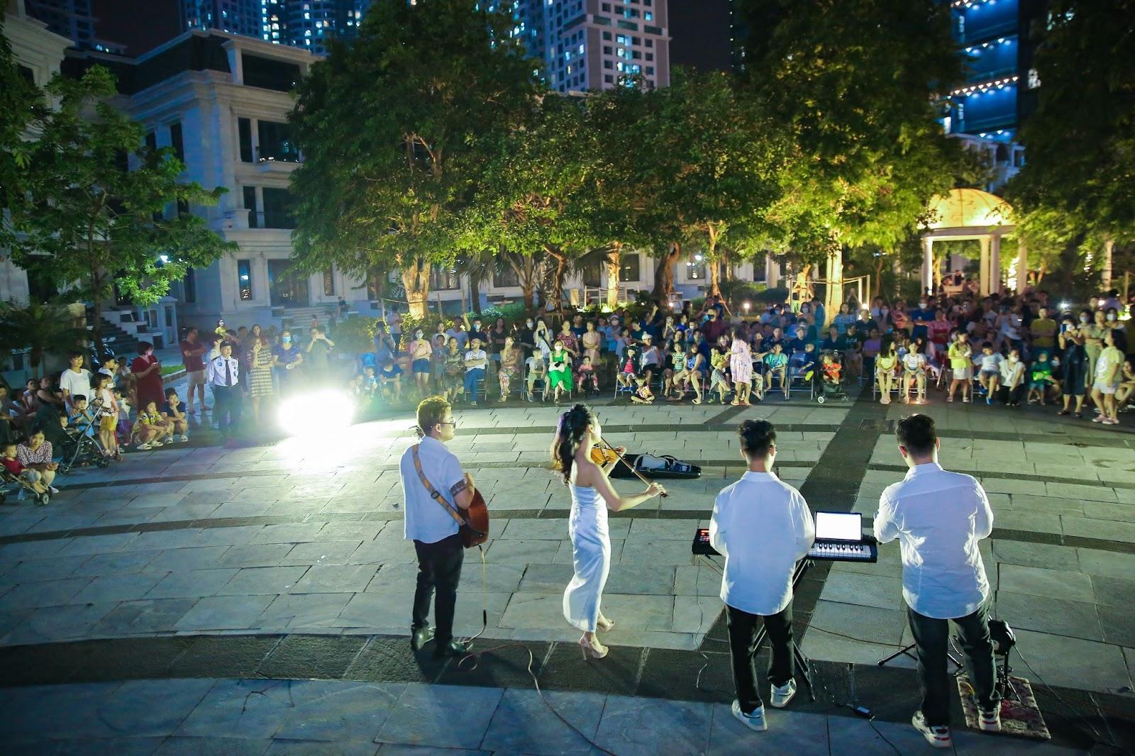 &nbsp;Buổi h&ograve;a tấu &acirc;m nhạc mang đến trải nghiệm tuyệt vời cho cư d&acirc;n Sunshine City