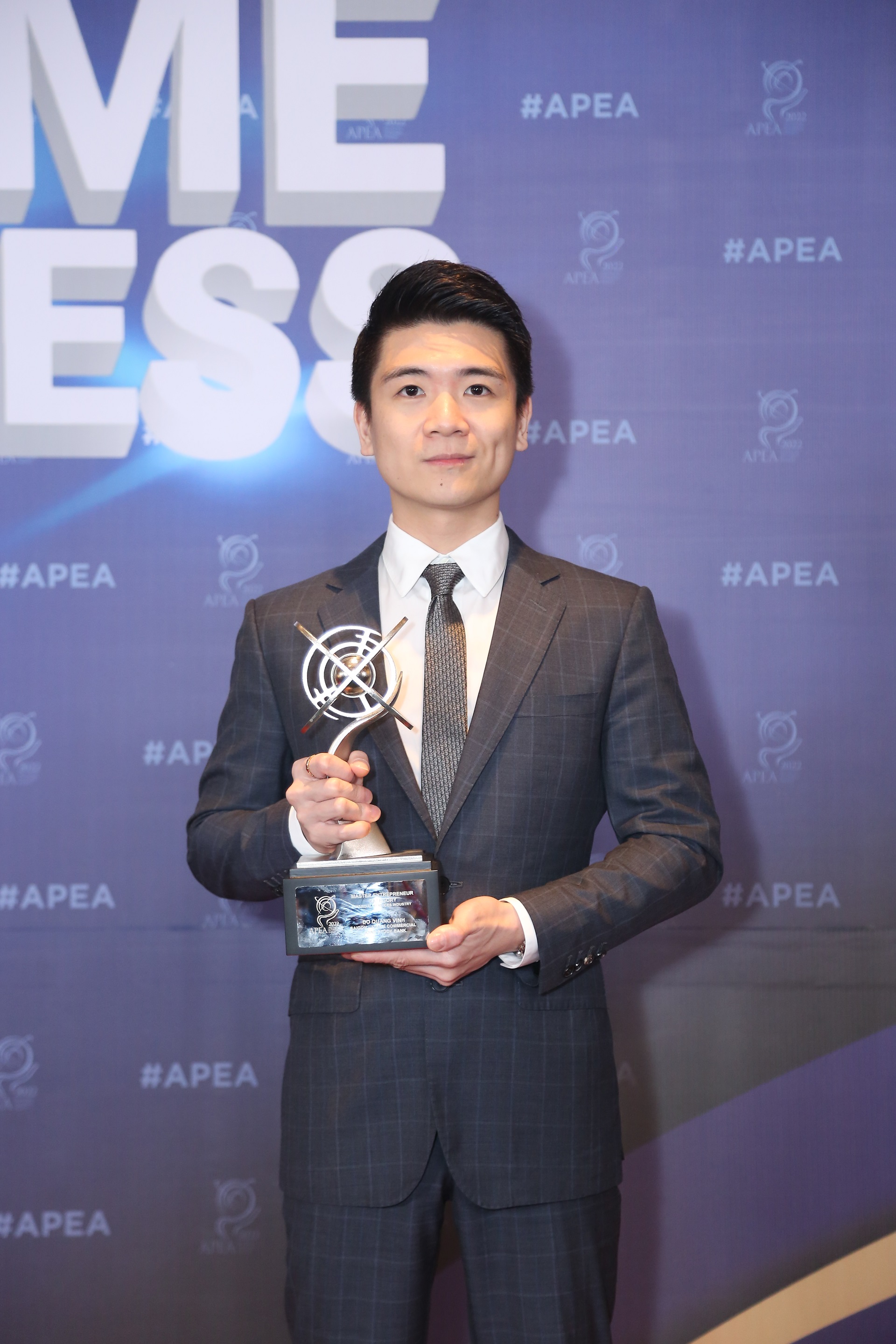 &nbsp;&ldquo;Giải thưởng &ldquo;Doanh nh&acirc;n Ch&acirc;u &Aacute; xuất sắc ng&agrave;nh dịch vụ t&agrave;i ch&iacute;nh&rdquo; l&agrave; sự c&ocirc;ng nhận bước đầu cho những cố gắng, nỗ lực kh&ocirc;ng chỉ ri&ecirc;ng t&ocirc;i, m&agrave; c&ograve;n l&agrave; kết quả, th&agrave;nh tựu đến từ những nỗ lực kh&ocirc;ng ngừng nghỉ của to&agrave;n thể c&aacute;c c&aacute;n bộ nh&acirc;n vi&ecirc;n.&rdquo; - &Ocirc;ng Đỗ Quang Vinh chia sẻ.