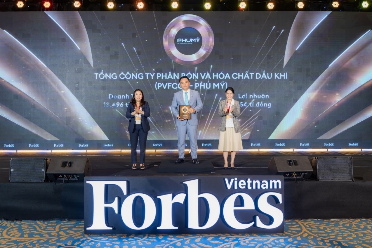 &Ocirc;ng Nguyễn Xu&acirc;n H&ograve;a - Chủ tịch HĐQT PVFCCo - Ph&uacute; Mỹ nhận Danh hiệu Top 50 c&ocirc;ng ty ni&ecirc;m yết tốt nhất Việt Nam 2025. &nbsp;