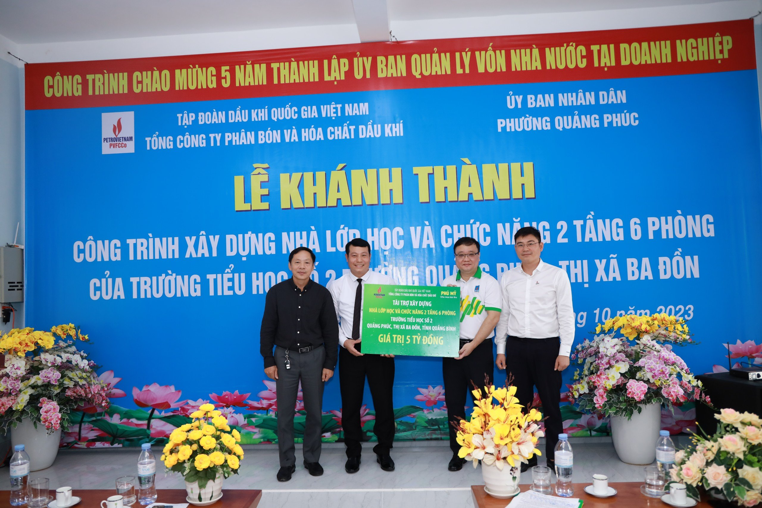 Khánh thành và bàn giao Nhà lớp học và chức năng của Trường Tiểu học số 2, thị xã Ba đồn, tỉnh Quảng Bình - Ảnh 1