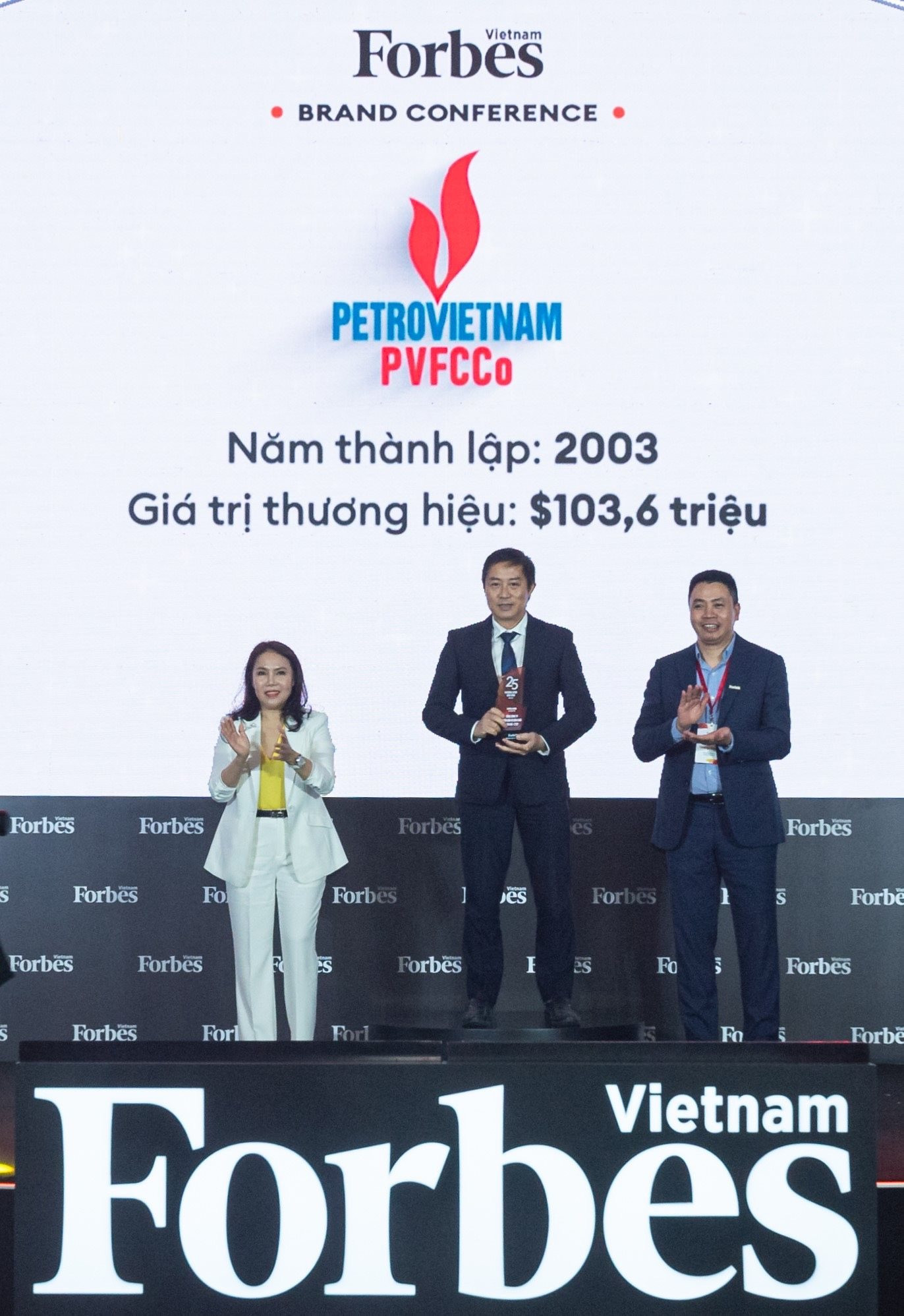 PVFCCo - Top 3 thương hiệu c&oacute; gi&aacute; trị nhất Việt Nam trong lĩnh vực h&agrave;ng ti&ecirc;u d&ugrave;ng c&aacute; nh&acirc;n v&agrave; c&ocirc;ng nghiệp
