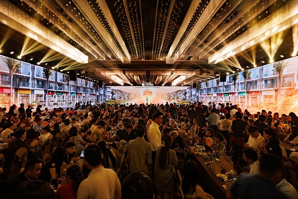 M&agrave;n h&igrave;nh LED panorama tạo điểm nhấn thị gi&aacute;c cho kh&ocirc;ng gian lễ mở b&aacute;n