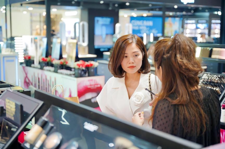 Kh&#244;ng kh&#237; 20/10 chưa hạ nhiệt: cứ ph&#225;i đẹp l&#224; c&#243; qu&#224; - Ảnh 3