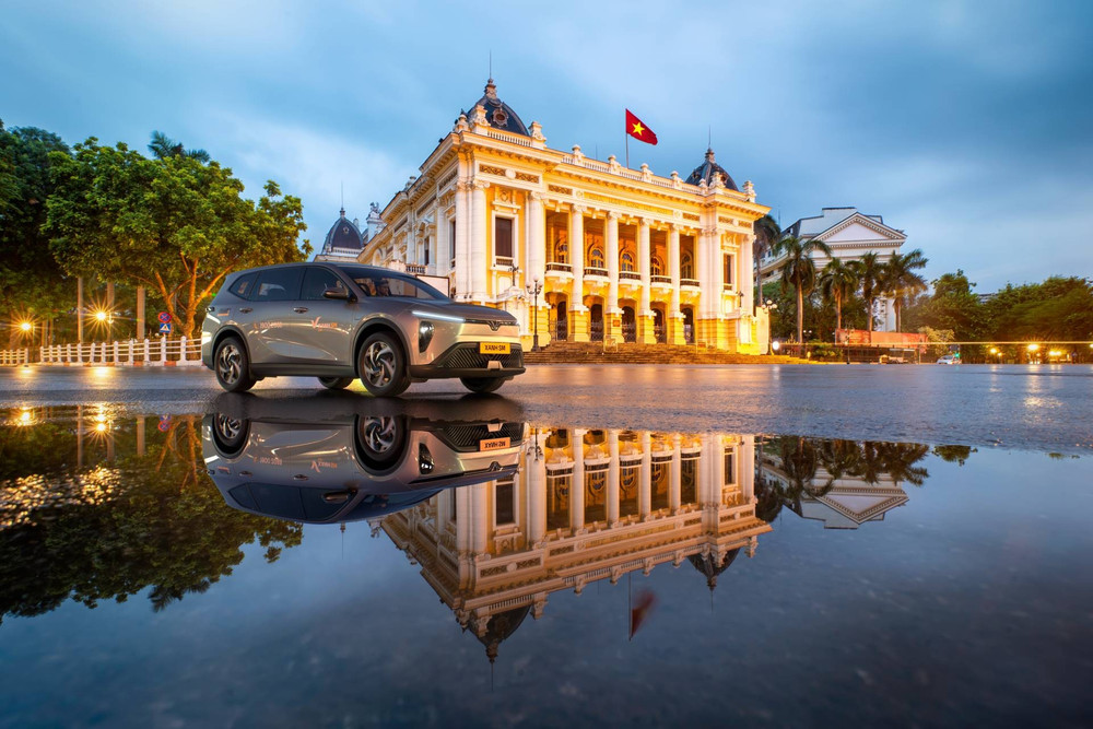 Xanh SM Limo sử dụng d&ograve;ng xe MPV 7 chỗ VinFast Limo Green, sơn m&agrave;u ghi x&aacute;m hoặc đen theo định vị cao cấp &nbsp;