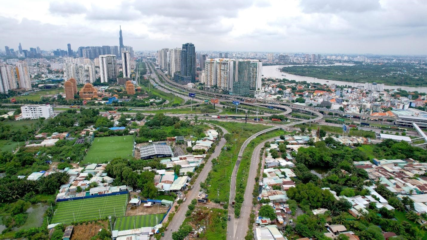 Khi tuyến đường Li&ecirc;n Phường th&ocirc;ng xe, người d&acirc;n sẽ c&oacute; th&ecirc;m trục đường nối v&agrave;o V&otilde; Nguy&ecirc;n Gi&aacute;p - n&uacute;t giao C&aacute;t L&aacute;i từ đường Đỗ Xu&acirc;n Hợp - Ảnh: Hiếu Giang