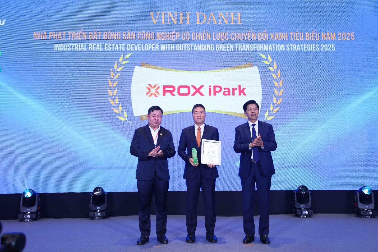 ROX iPark được vinh danh &ldquo;Nh&agrave; ph&aacute;t triển BĐS C&ocirc;ng nghiệp c&oacute; chiến lược chuyển đổi xanh ti&ecirc;u biểu&rdquo; năm 2025