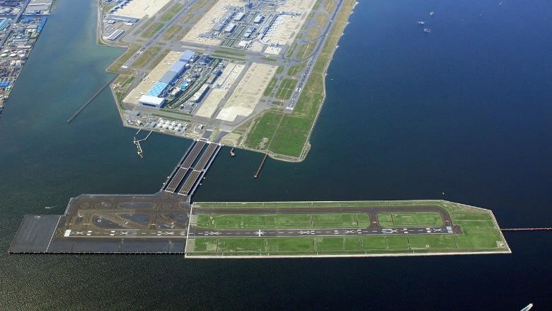 Đường băng D của S&acirc;n bay Haneda chỉ mất 3 năm để thi c&ocirc;ng, nằm tr&ecirc;n nền b&ugrave;n d&agrave;y hơn 40 m&eacute;t