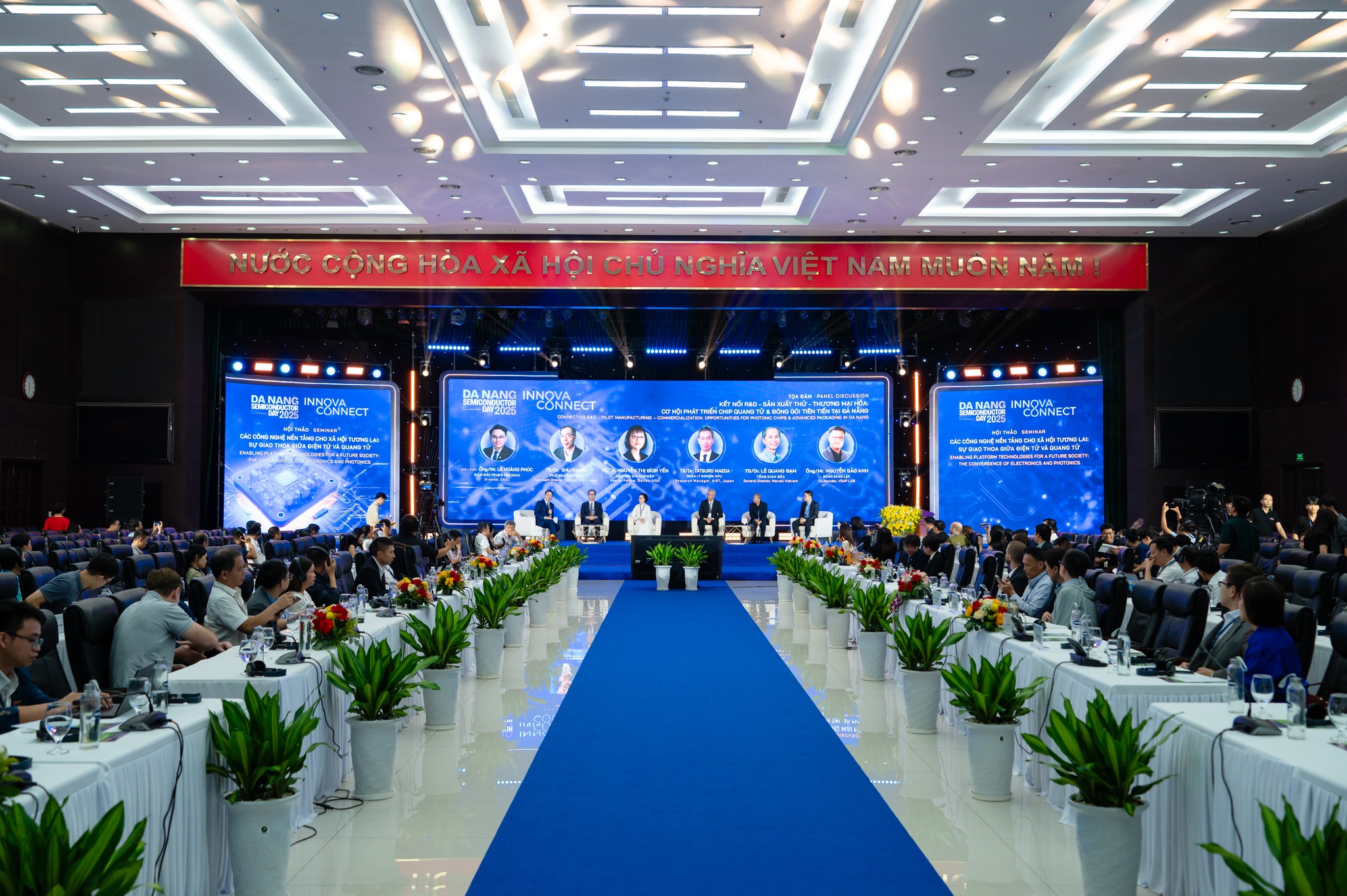 Sự kiện InnovaConnect được tổ chức tại Đ&agrave; Nẵng v&agrave;o cuối th&aacute;ng 8/2025 thu h&uacute;t đ&ocirc;ng đảo c&aacute;c nh&agrave; khoa học, đại diện c&aacute;c sở, ng&agrave;nh tham gia. Ảnh: VFP. &nbsp;