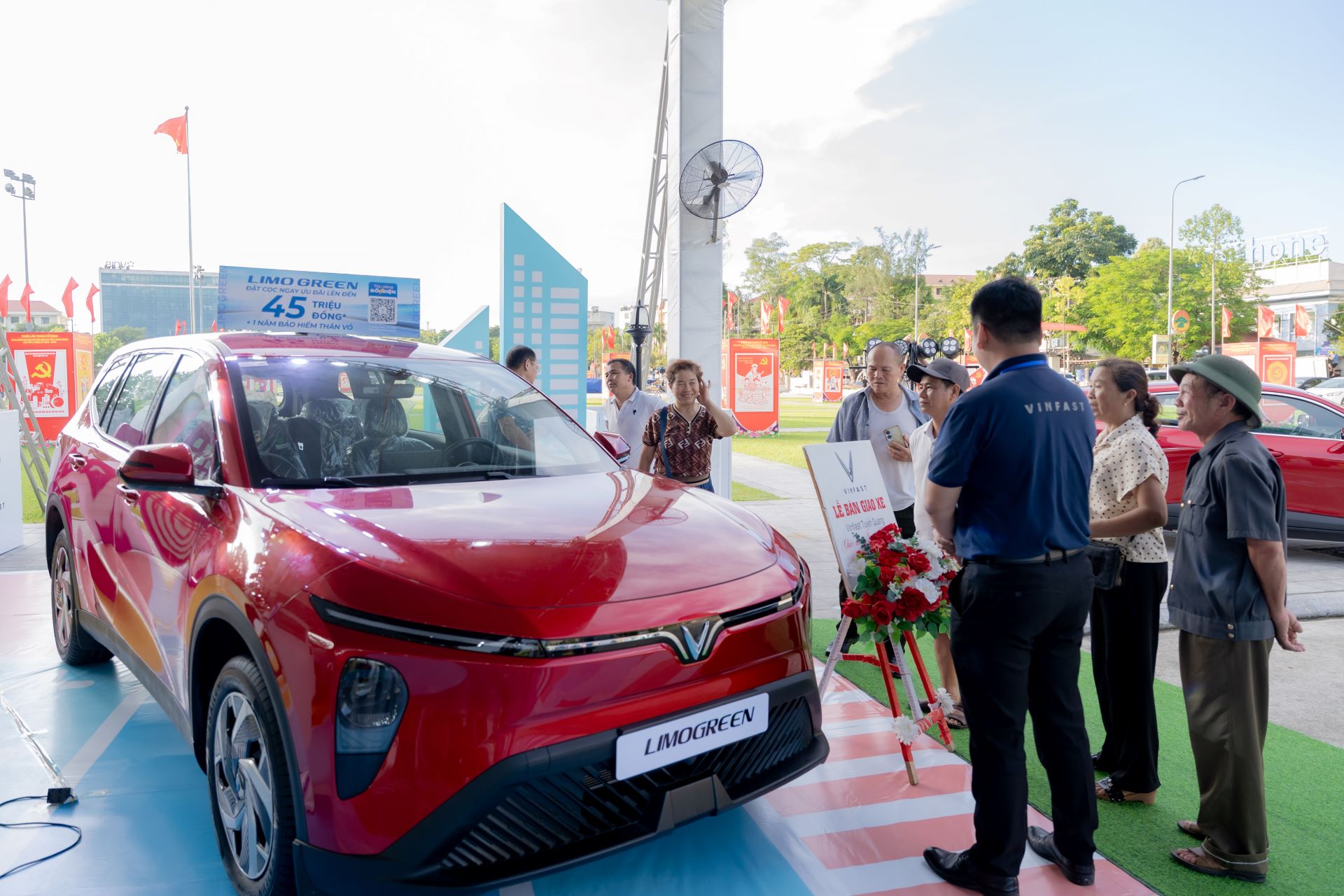T&#224;i xế dịch vụ n&#243;i về VinFast Limo Green: Tiết kiệm cả chục triệu đồng mỗi th&#225;ng, vận h&#224;nh “out tr&#236;nh” so với xe xăng c&#249;ng tầm tiền - Ảnh 2