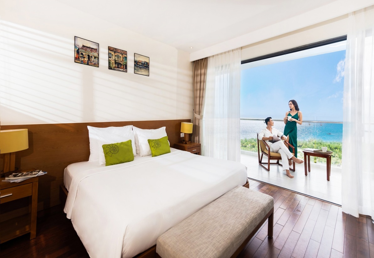 Căn ph&ograve;ng Deluxe view biển tại Cam Ranh Riviera sẽ l&agrave; nơi thăng hoa cảm x&uacute;c cho t&igrave;nh y&ecirc;u đ&ocirc;i lứa.