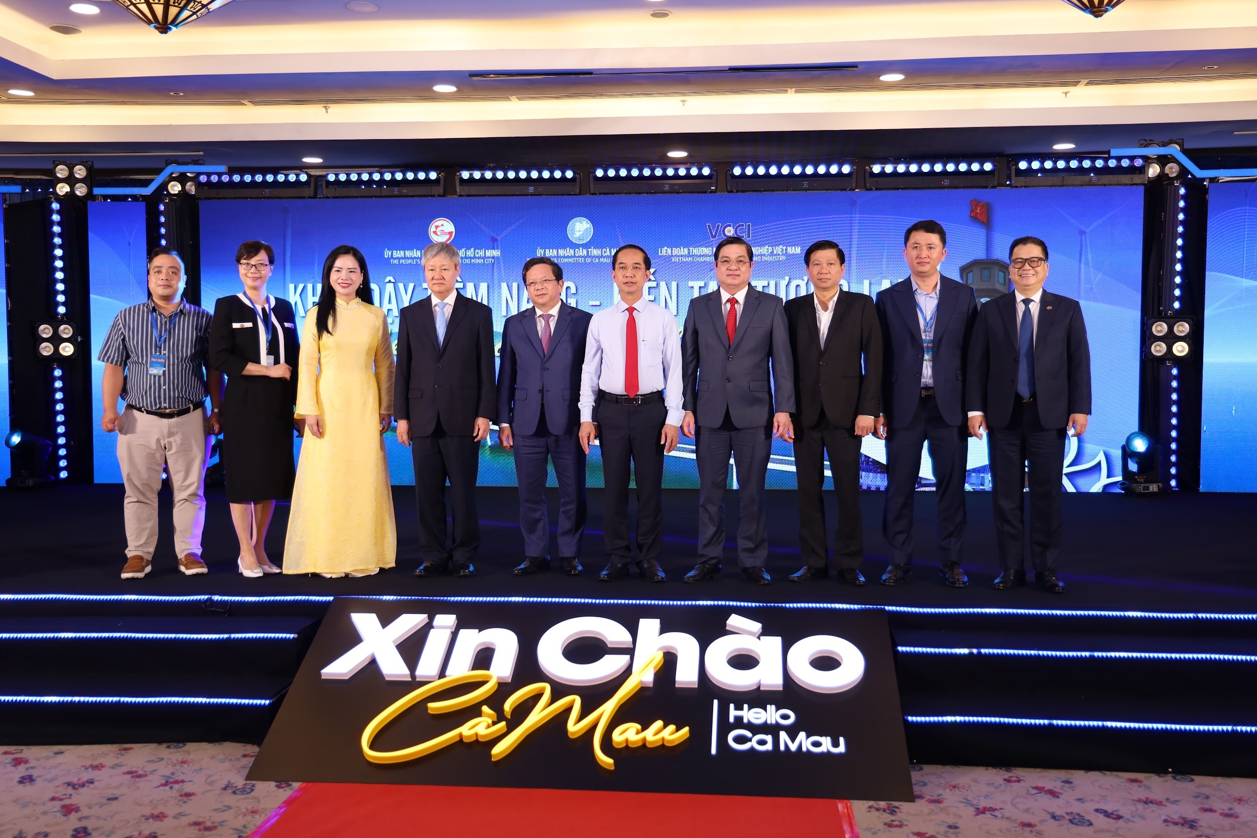 C&aacute;c đại biểu chụp ảnh lưu niệm tại Hội nghị.