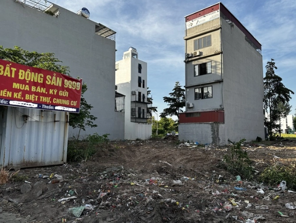 Khu liền kề B1.1 Thanh H&agrave; c&oacute; tổng cộng 400 căn, trong đ&oacute; c&oacute; 48 căn đ&atilde; được người d&acirc;n x&acirc;y dựng từ trước. Ảnh: Lệ Chi