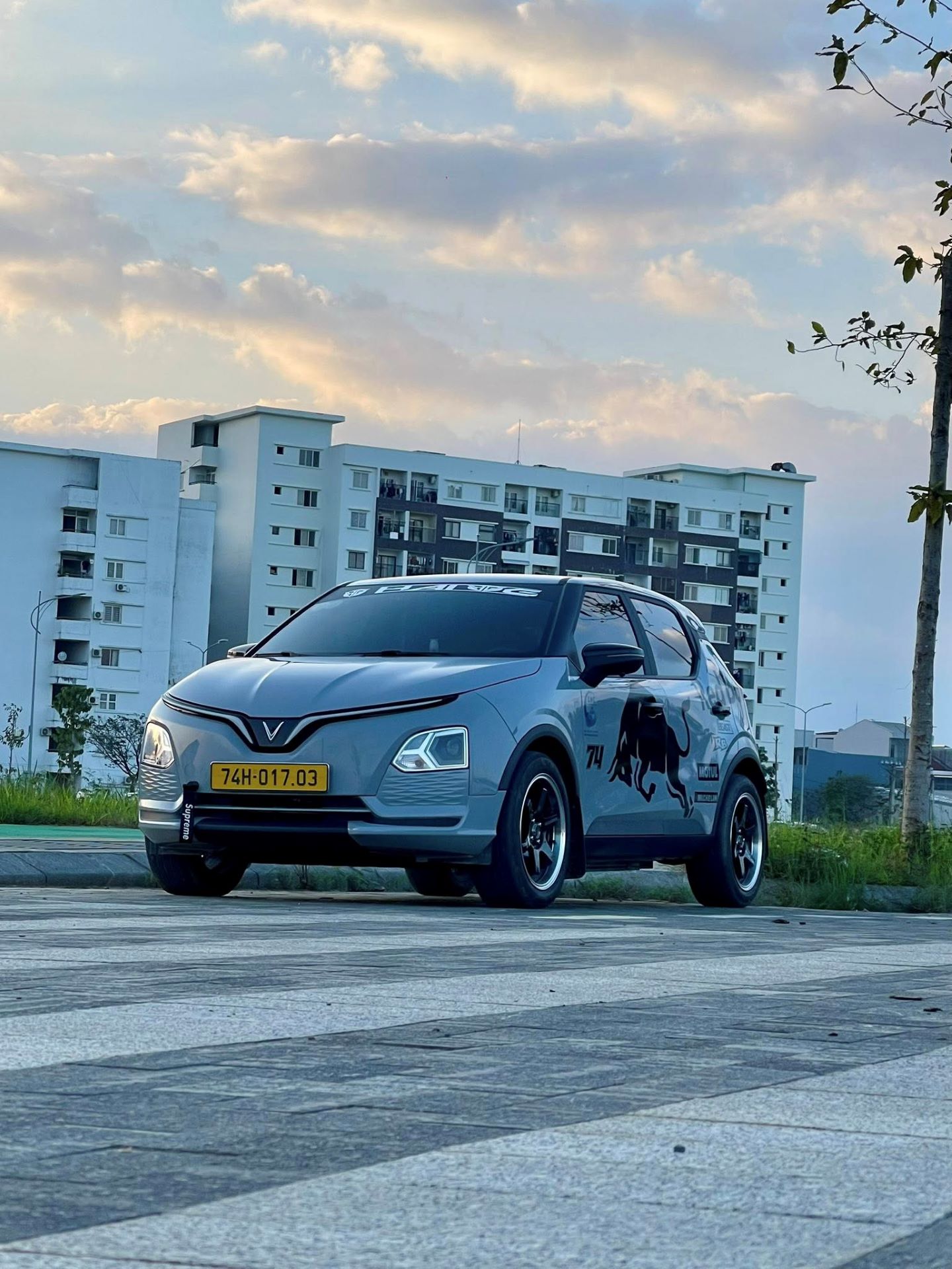 Nhờ sự đa dụng v&agrave; tiết kiệm, VF 5 gi&uacute;p việc chạy xe của anh thuận lợi