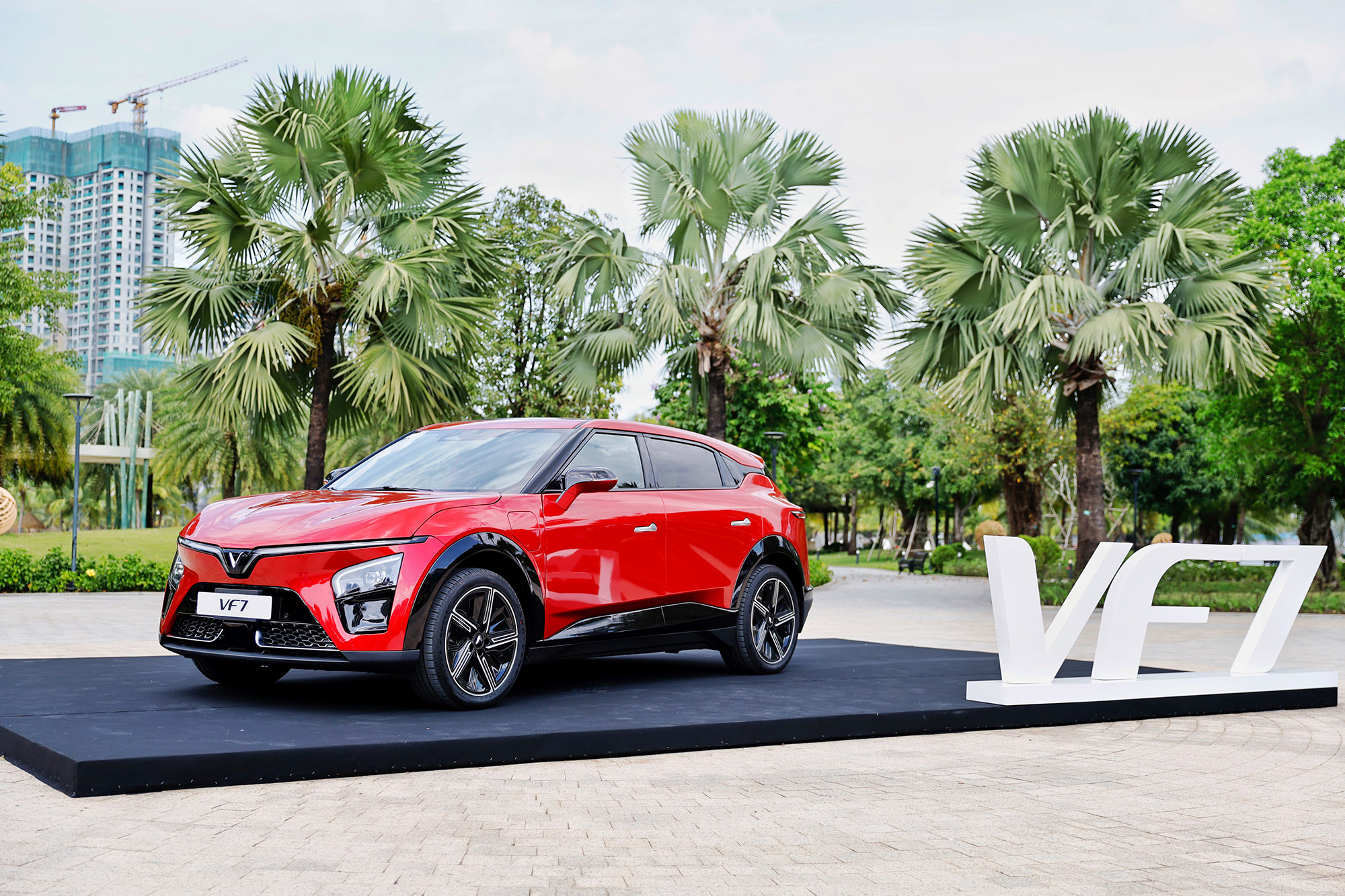 VinFast ch&#237;nh thức nhận đặt cọc xe VF 7, ưu đ&#227;i 30 triệu đồng cho kh&#225;ch h&#224;ng ti&#234;n phong - Ảnh 1