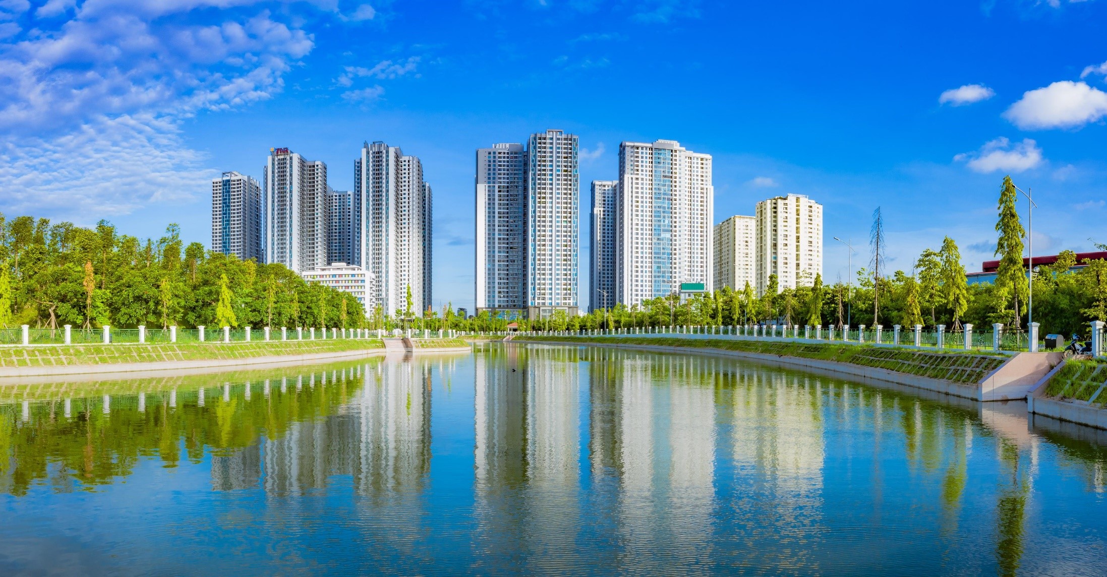 Hà Nội: Xu hướng tăng phí trông giữ xe ô tô tại các chung cư, TTTM - Ảnh 1