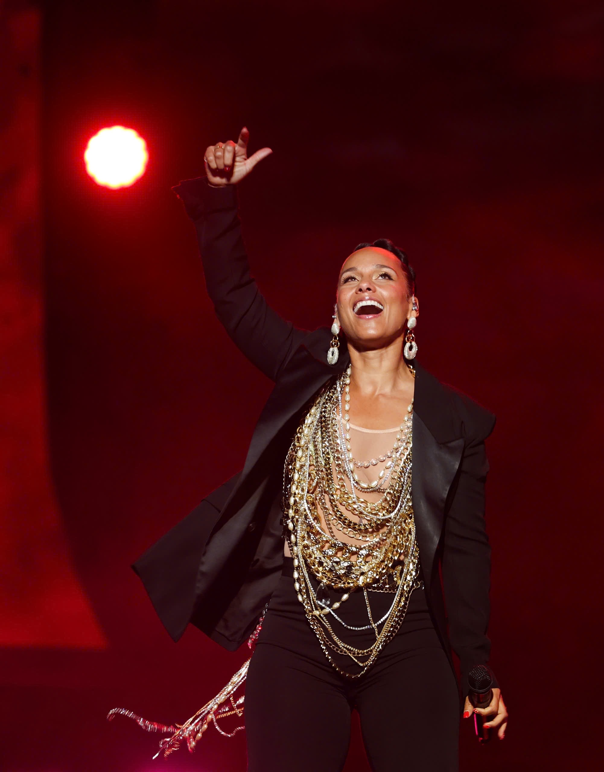 Lễ trao giải VinFuture 2025 b&ugrave;ng nổ cảm x&uacute;c với sự xuất hiện của nữ nghệ sĩ huyền thoại 17 lần gi&agrave;nh giải Grammy - Alicia Keys