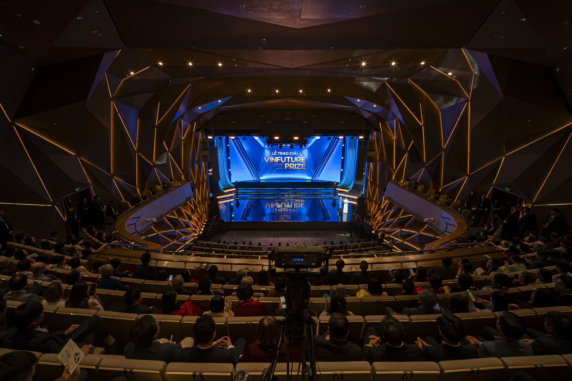 To&agrave;n cảnh Lễ trao giải VinFuture 2025