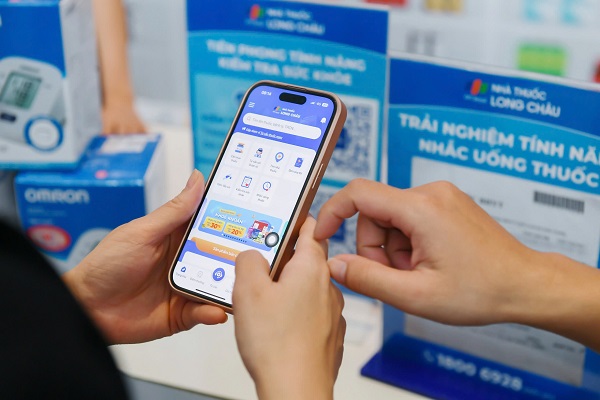 Người d&ugrave;ng c&oacute; thể dễ d&agrave;ng kh&aacute;m ph&aacute; v&agrave; trải nghiệm t&iacute;nh năng Nhắc uống thuốc ngay tại trang chủ của ứng dụng &ldquo;Long Ch&acirc;u - Chuy&ecirc;n gia thuốc&rdquo; &nbsp;