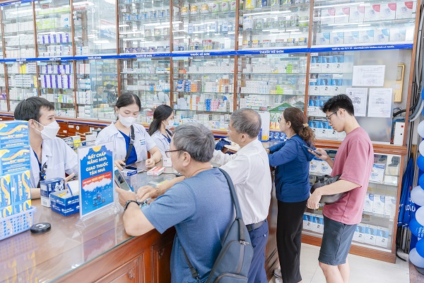 Cảm ơn hơn 20 triệu kh&aacute;ch h&agrave;ng đ&atilde; cho Long Ch&acirc;u cơ hội được phục vụ, n&acirc;ng niu sức khỏe trong suốt một năm qua. &nbsp;