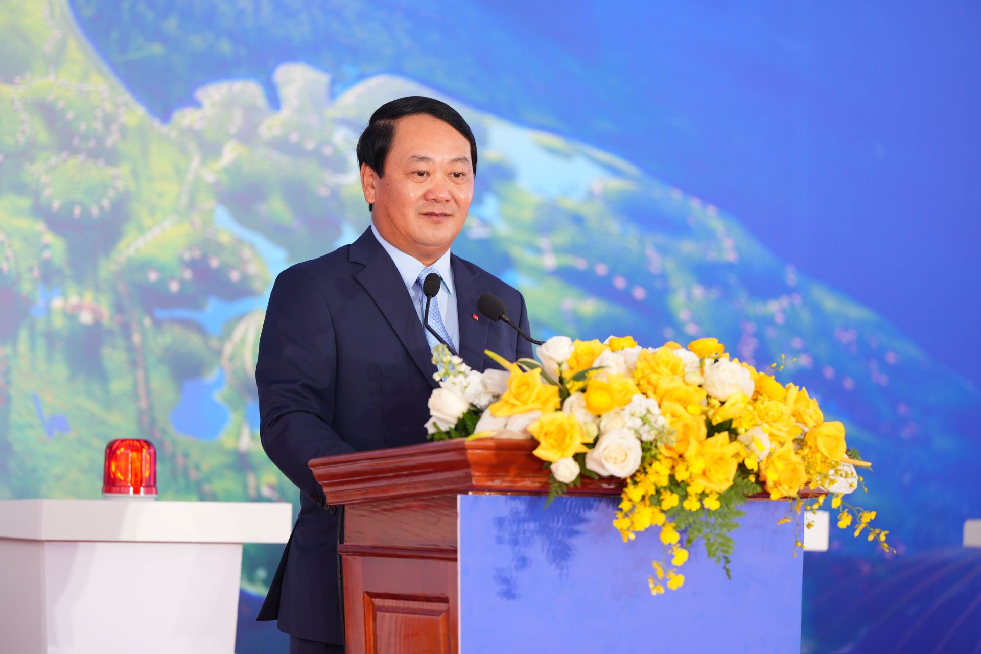 &Ocirc;ng Hầu A Lềnh, Ủy vi&ecirc;n Ban Chấp h&agrave;nh Trung ương Đảng, B&iacute; thư Tỉnh ủy, Trưởng Ban Chỉ đạo về ph&aacute;t triển kinh tế tư nh&acirc;n tỉnh Tuy&ecirc;n Quang