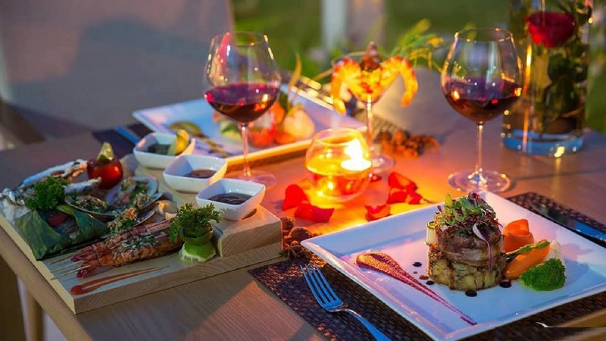 Những m&oacute;n ngon đặc sản phong vị &Acirc;u &ndash; &Aacute; tại nh&agrave; h&agrave;ng của Cam Ranh Riviera sẽ đ&aacute;nh thức vị gi&aacute;c của bạn.