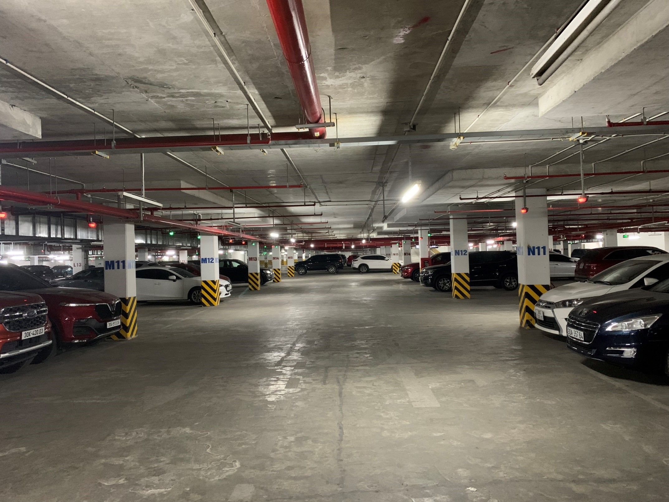 Hầm xe khu R &ndash; Goldmark City.