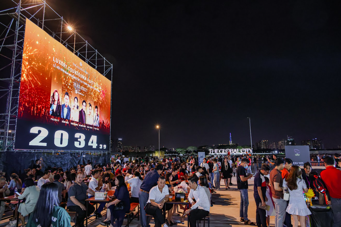 Năm ngo&aacute;i, sự kiện đếm ngược 2023 quy tụ d&agrave;n nghệ sĩ gạo cội v&agrave; th&agrave;nh c&ocirc;ng thu h&uacute;t h&agrave;ng ng&agrave;n người đến The Global City. &nbsp;