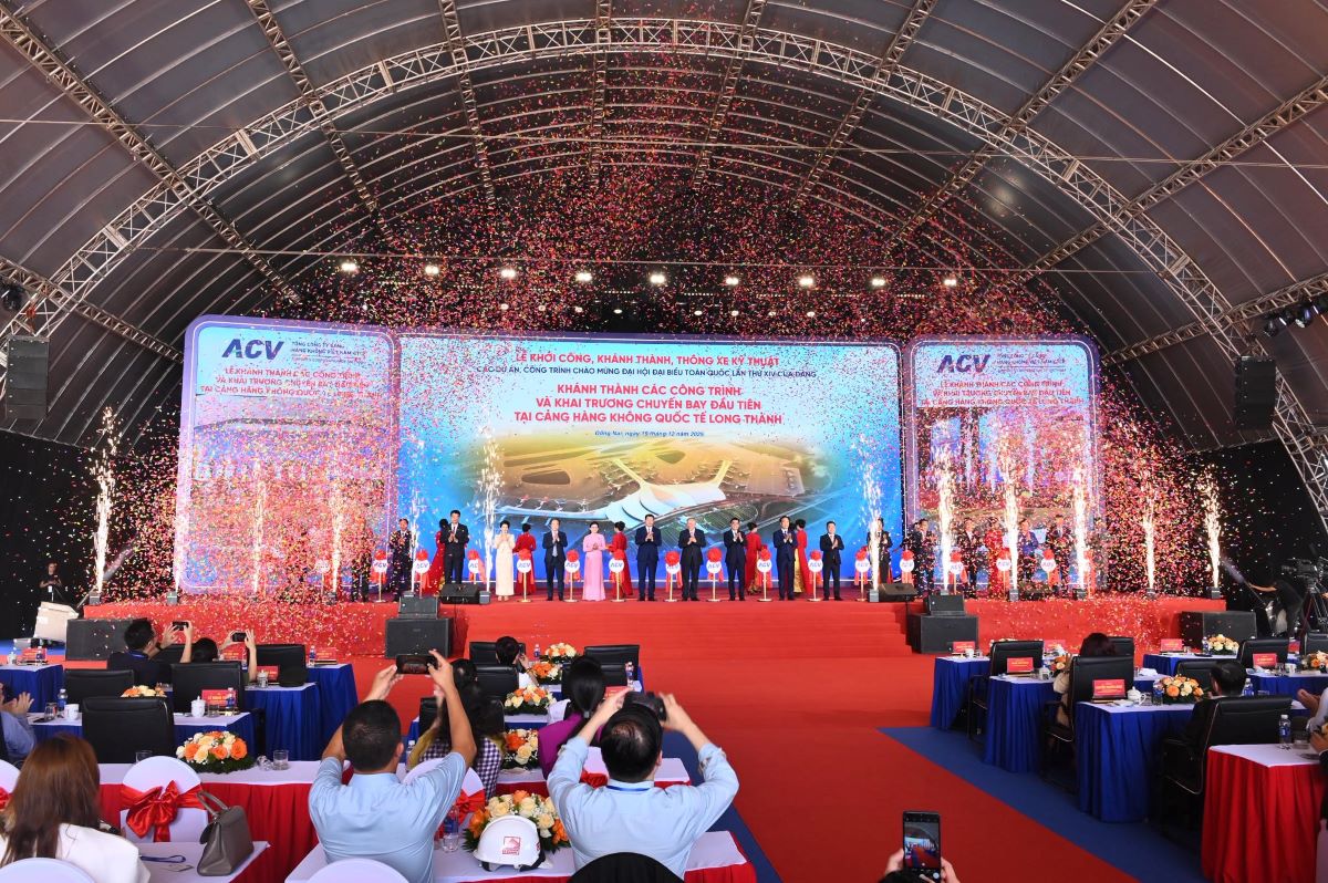 Thời khắc lịch sử khi s&acirc;n bay Long Th&agrave;nh khai trương chuyến bay đầu ti&ecirc;n (Ảnh: ACV)