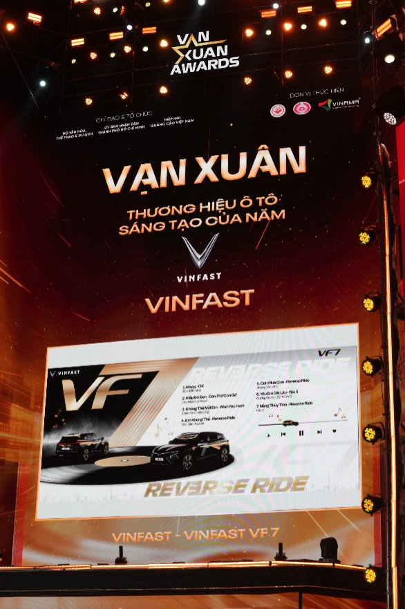 VinFast giành “bộ tứ” giải thưởng danh giá tại Vạn Xuân Awards 2025 - Ảnh 3