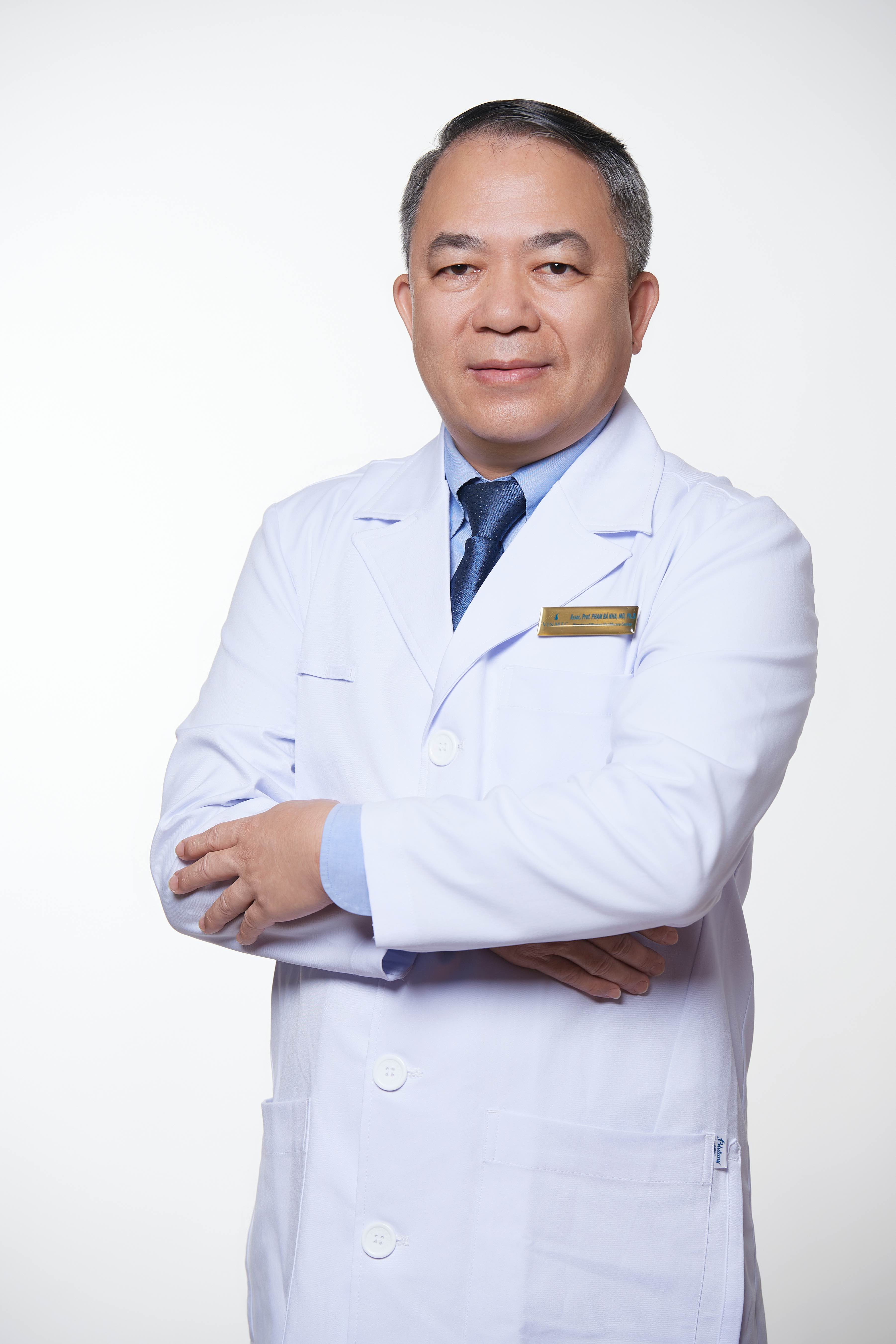 BS Phạm B&aacute; Nha.