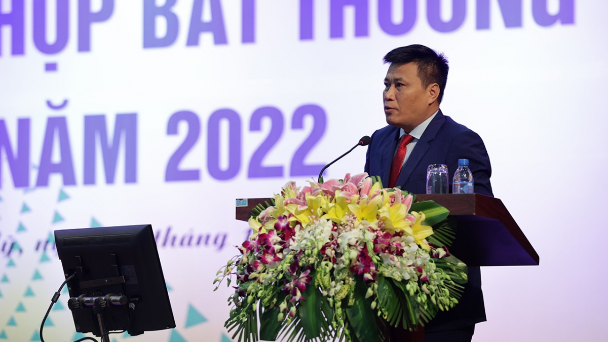 &Ocirc;ng Ho&agrave;ng Trọng Dũng - Chủ tịch HĐQT PVFCCo tr&igrave;nh b&agrave;y c&aacute;c nội dung tại phi&ecirc;n họp.