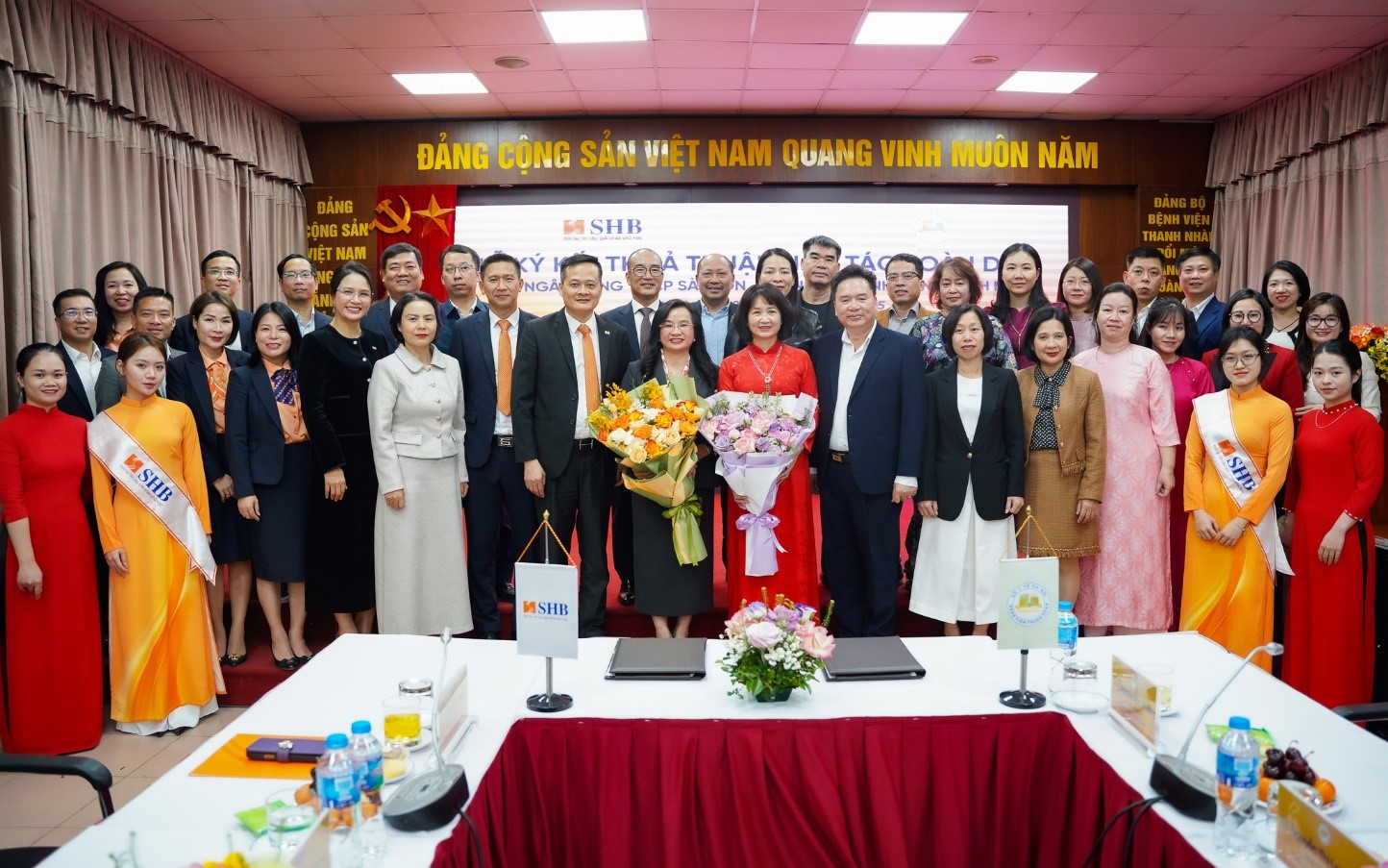 SHB v&agrave; Bệnh viện Thanh Nh&agrave;n k&yacute; kết hợp t&aacute;c to&agrave;n diện