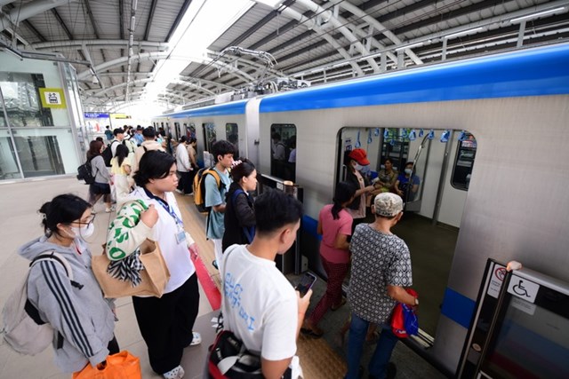 Vinamilk phục vụ miễn ph&#237; sản phẩm cho người d&#226;n check-in tại c&#225;c ga metro Bến Th&#224;nh – Suối Ti&#234;n - Ảnh 2