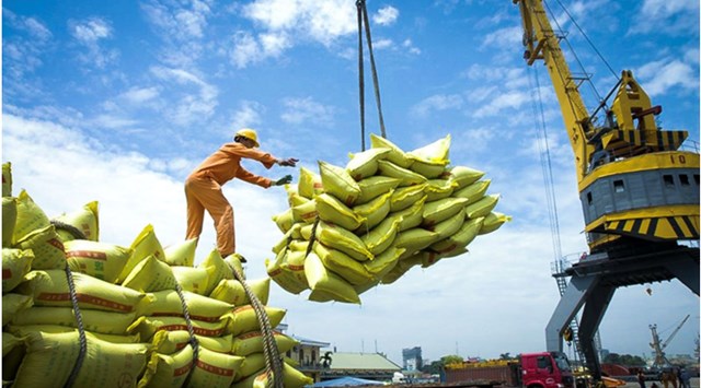 Philippines, Indonesia, Malaysia v&agrave; Ghana l&agrave; 4 thị trường mua nhiều gạo Việt Nam nhất.