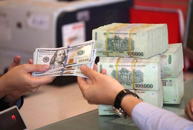 Gi&#225; USD ng&#226;n h&#224;ng đảo chiều giảm mạnh, mất mốc 25.700 đồng - Ảnh 1