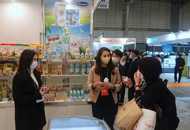 Tại Nhật Bản, Vinamilk tập trung giới thiệu về c&aacute;c sản phẩm sữa hạt, sữa dừa đặc v&agrave; nước giải kh&aacute;t. &nbsp;