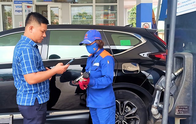 Với t&iacute;nh năng định danh t&agrave;i khoản cho từng trụ bơm, PVConnect OIL gi&uacute;p theo d&otilde;i giao dịch ch&iacute;nh x&aacute;c hơn bao giờ hết