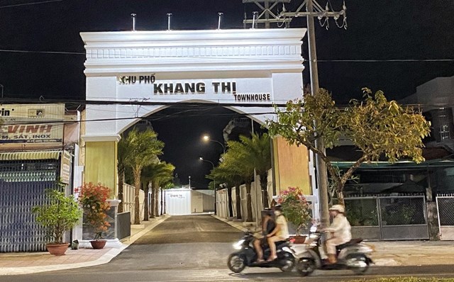 Khu phố Khang Thị nằm tr&ecirc;n tuyến đường Nguyễn Huệ, thuộc phường 2, trung t&acirc;m Tp.Vĩnh Long, tỉnh Vĩnh Long.