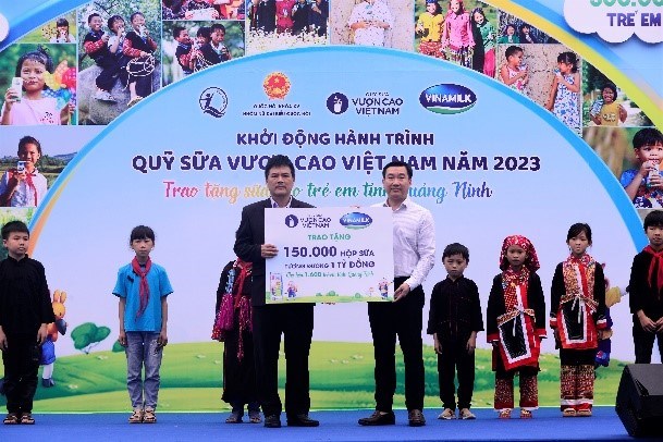 Năm nay, trẻ em c&oacute; ho&agrave;n cảnh đặc biệt tại Quảng Ninh sẽ được nhận 150.000 hộp sữa trị gi&aacute; 1 tỷ đồng từ Quỹ sữa Vươn cao Việt Nam