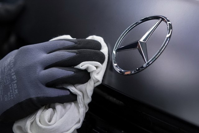 H&atilde;ng Mercedes-Benz triệu hồi 993.407 xe cũ bị lỗi do vấn đề ở bộ trợ lực phanh. Ảnh: Bloomberg
