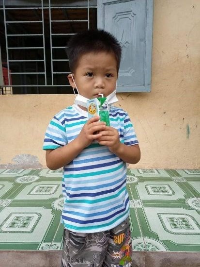 Vinamilk v&#224; Quỹ sữa vươn cao Việt Nam: Trao 8.400 hộp sữa v&#224; nhiều qu&#224; tặng cho trẻ em đang c&#225;ch ly do dịch bệnh tại Điện Bi&#234;n - Ảnh 2