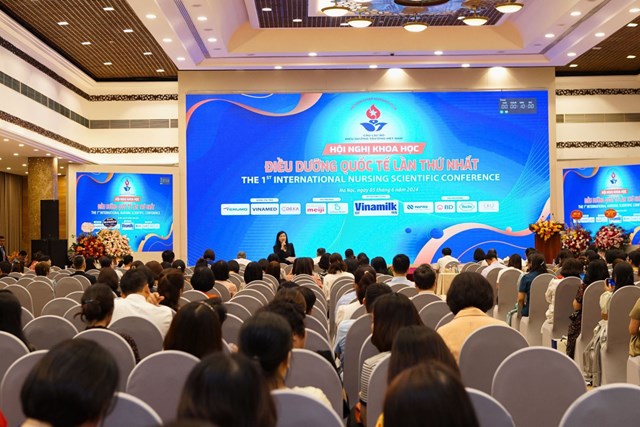 To&agrave;n cảnh Hội nghị khoa học Điều dưỡng quốc tế lần thứ nhất của CLB Điều dưỡng trưởng Việt Nam tại H&agrave; Nội h&ocirc;m 5/6.